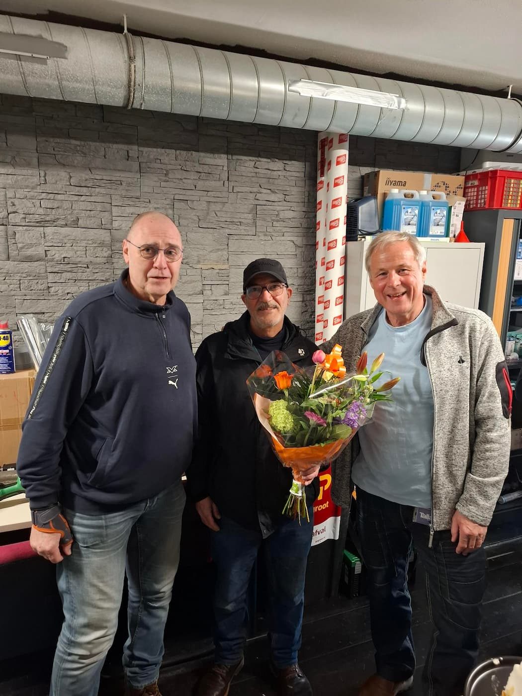 foto: Uitreiking praktijkverklaring MBO met bloemen