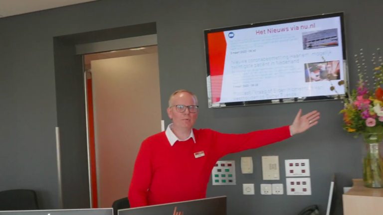 foto: voormalig medewerker aan receptie